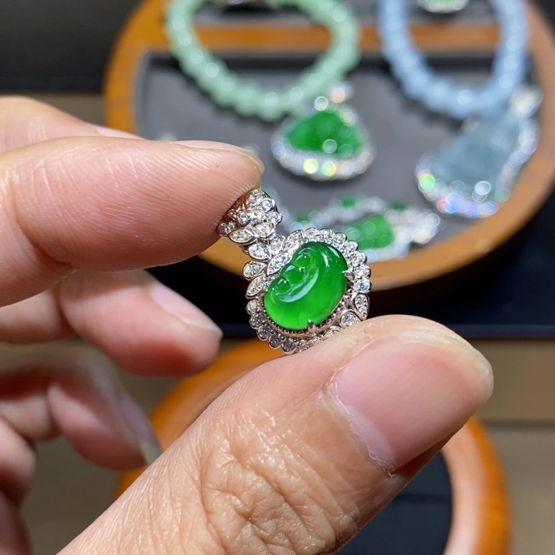 颈饰未镶嵌翡翠如意锁