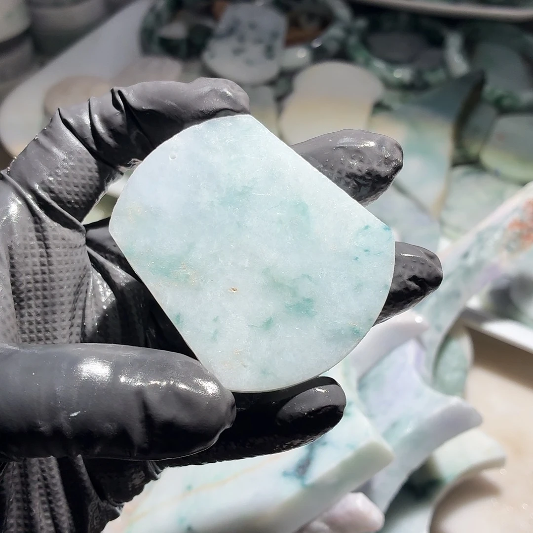 翡翠未镶嵌颈饰边角料