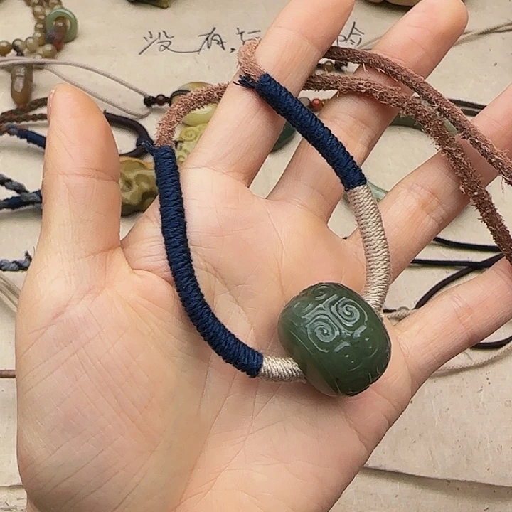 音***尘和田玉未镶嵌颈饰