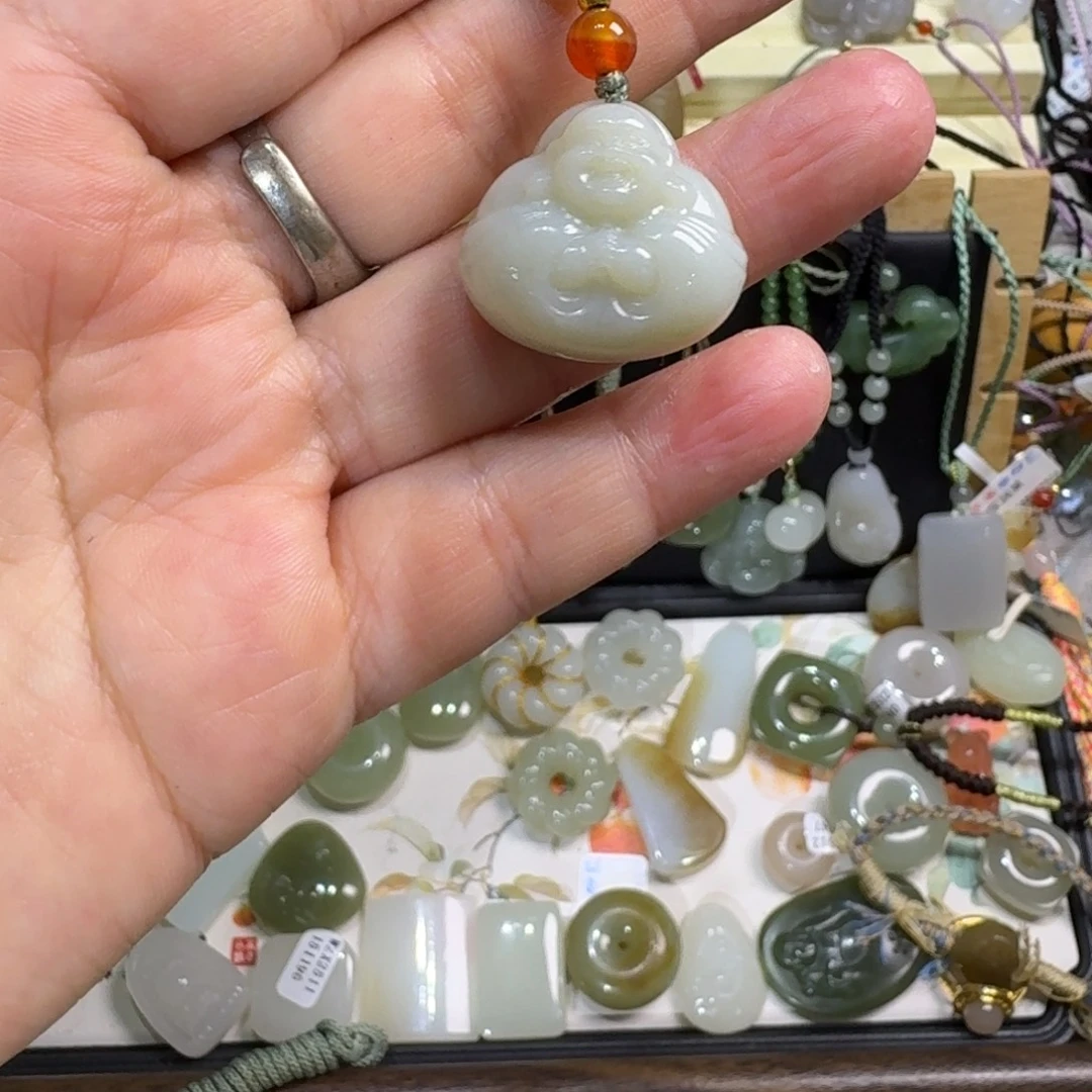 和田玉未镶嵌吊坠(不含链)