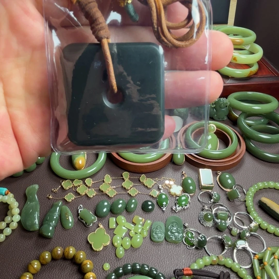 星***海和田玉未镶嵌颈饰