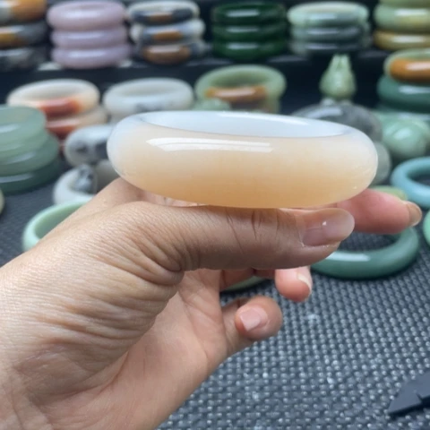 石英岩玉未镶嵌手镯