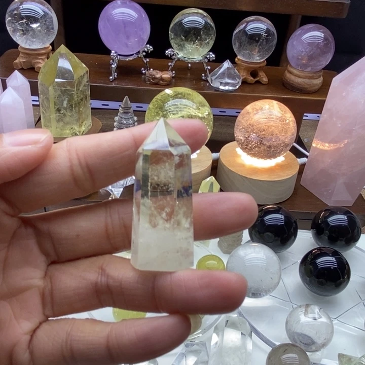水晶摆件未镶嵌观*在黄水晶柱