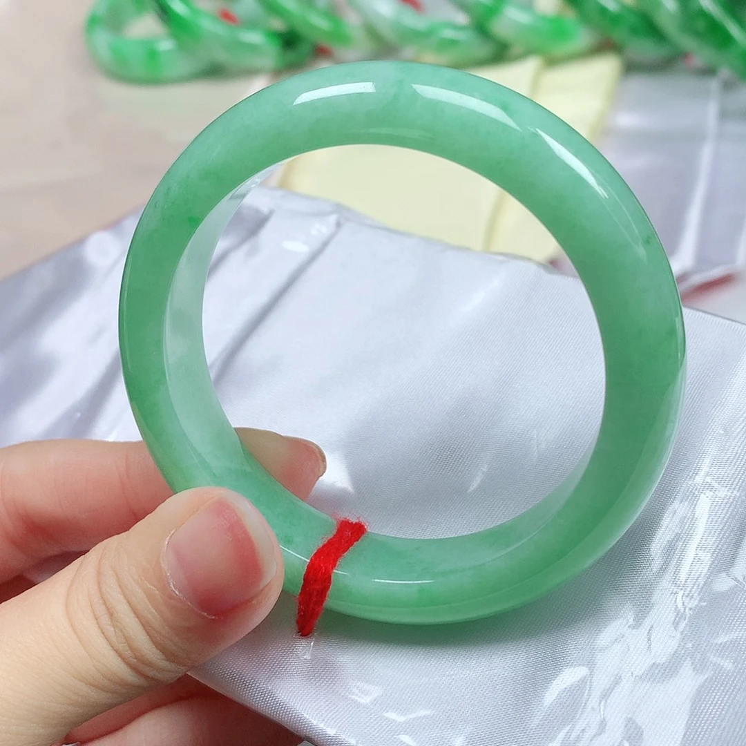 翡翠未镶嵌手镯1533