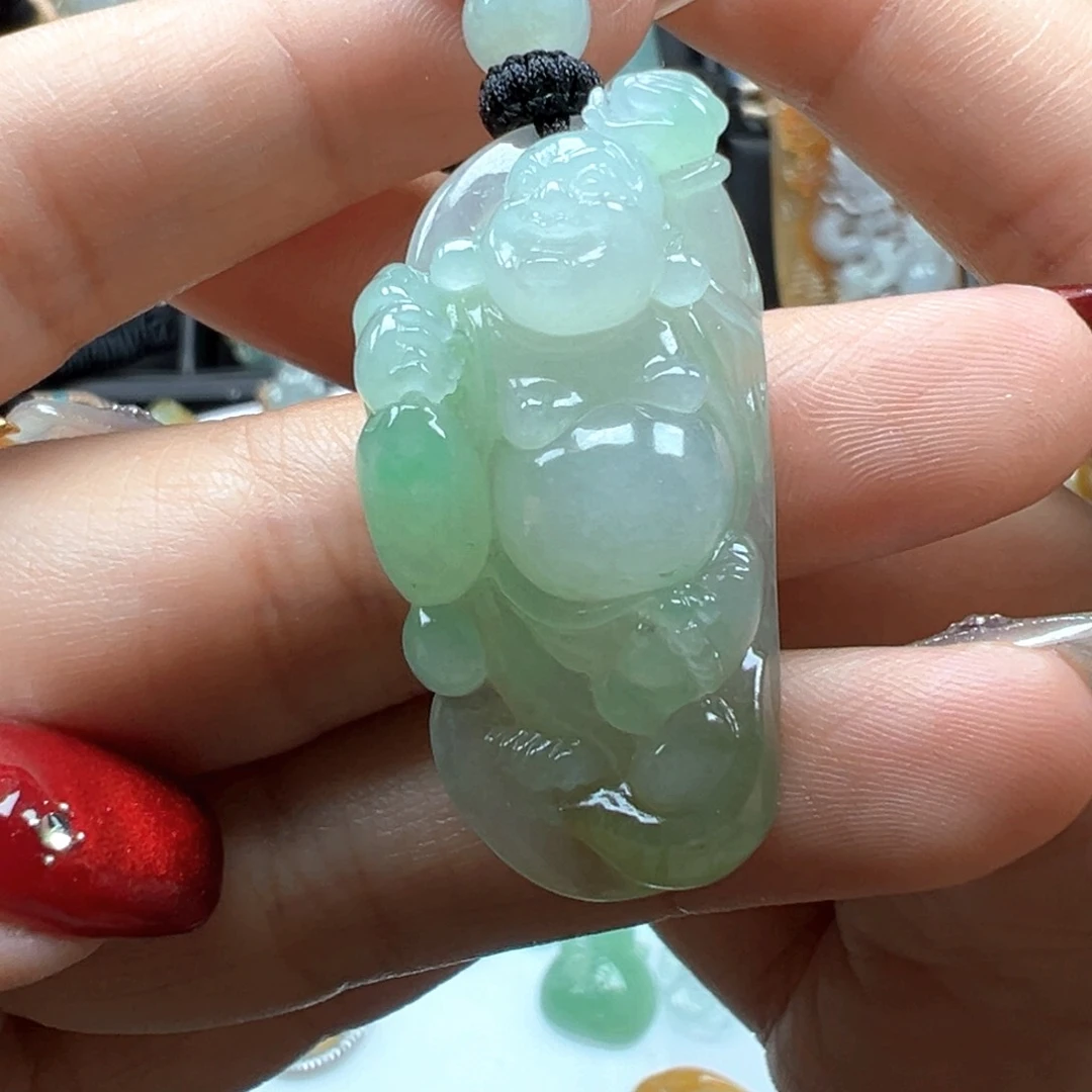 翡翠颈饰未镶嵌佛