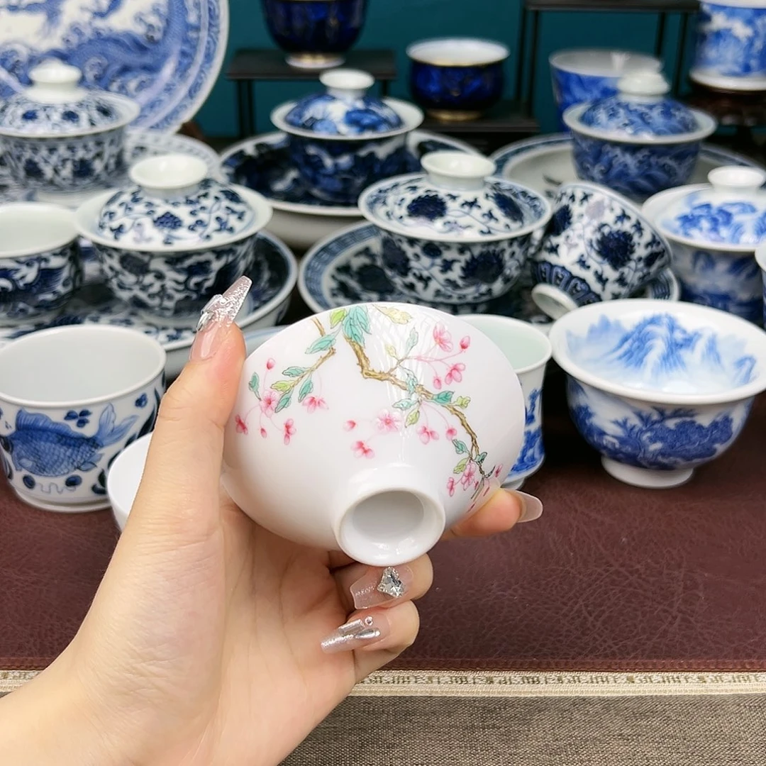 景德镇陶瓷杯。   景德镇