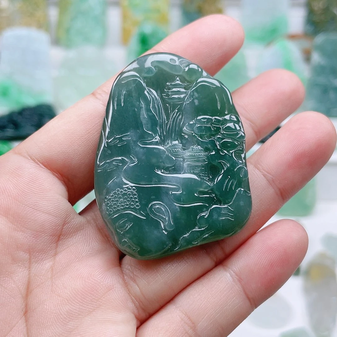 翡翠颈饰未镶嵌山水