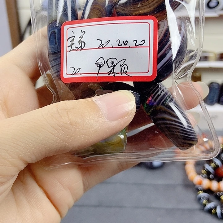 宝****玛瑙/玉髓未镶嵌颈饰