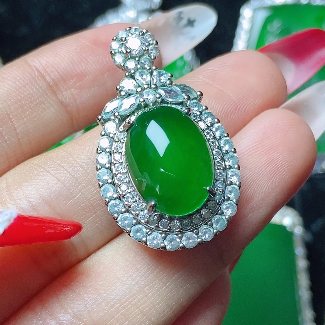 颈饰未镶嵌翡翠