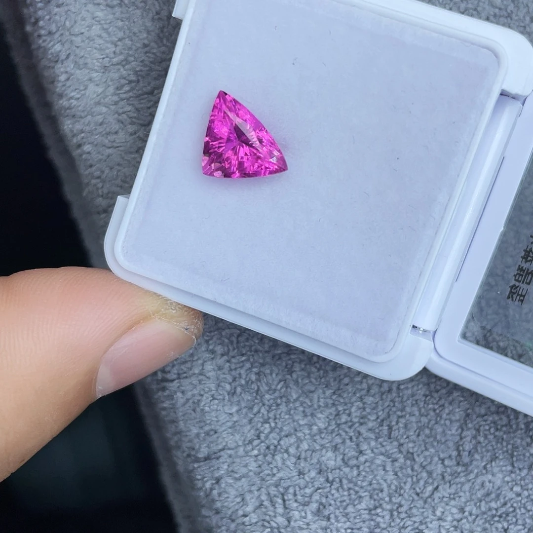 未镶嵌碧玺裸石2.354Ct。