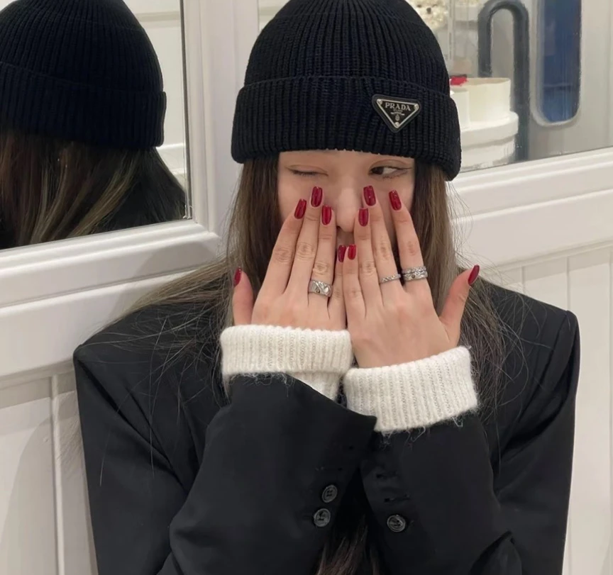 未使用 Prada/普拉达 【兔子姐姐】 三角标针织羊毛冷帽