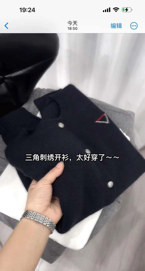 桃子家 圆领银扣刺绣开衫毛衣760