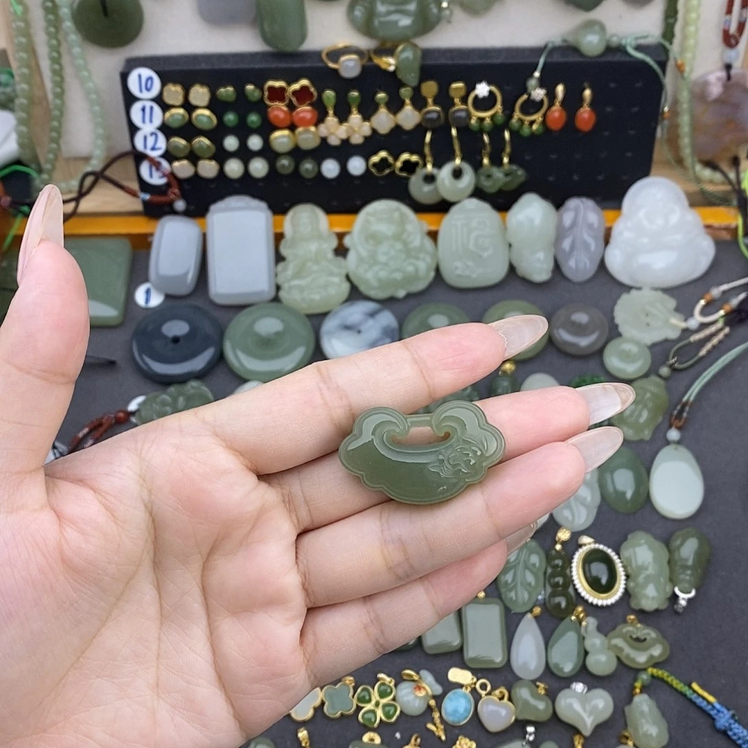 和田玉未镶嵌吊坠(不含链)