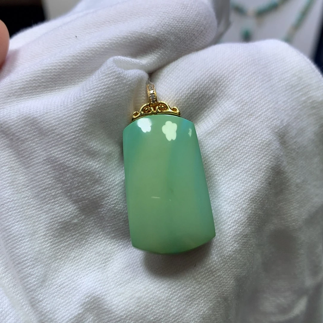 绿松石18K金镶嵌挂件