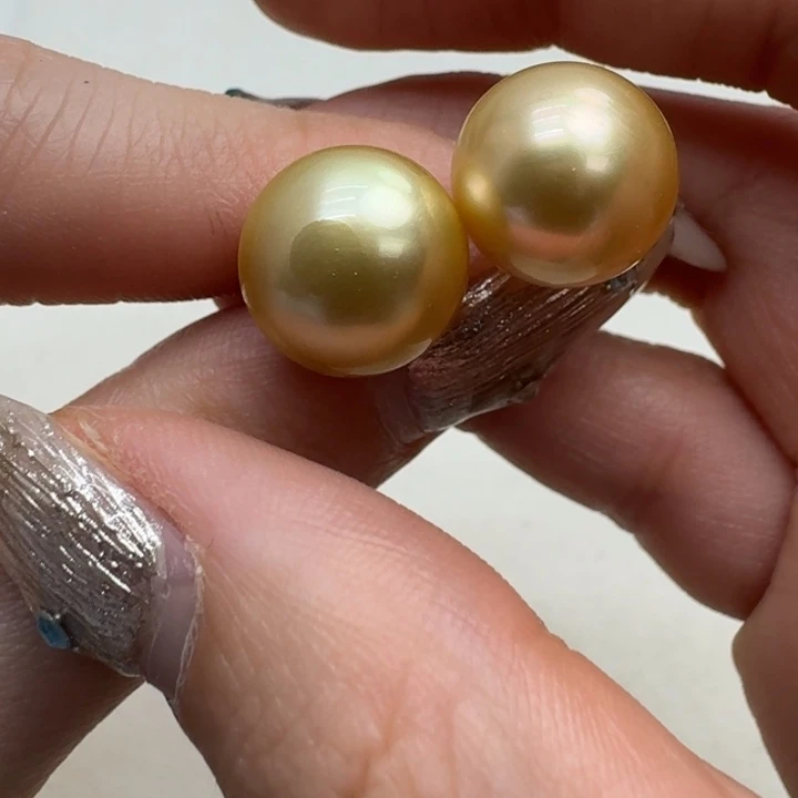 18K金镶嵌海水珍珠耳饰