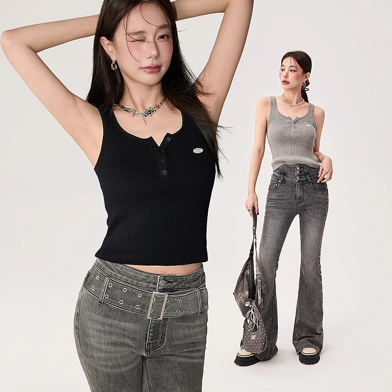 【3】CHUU字母刺绣设计半开领修身短款显瘦打底背心FHSB002V