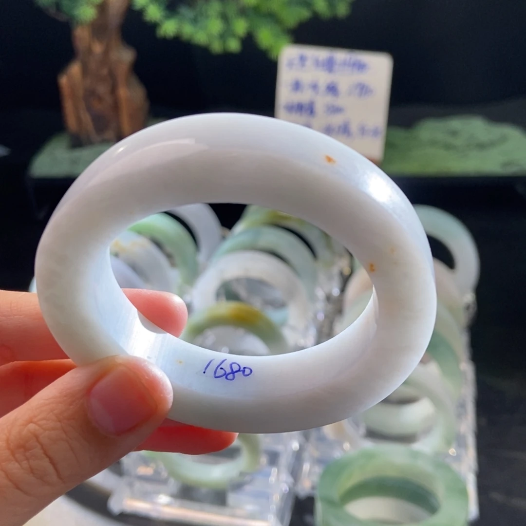 L****未镶嵌手镯定制翡翠