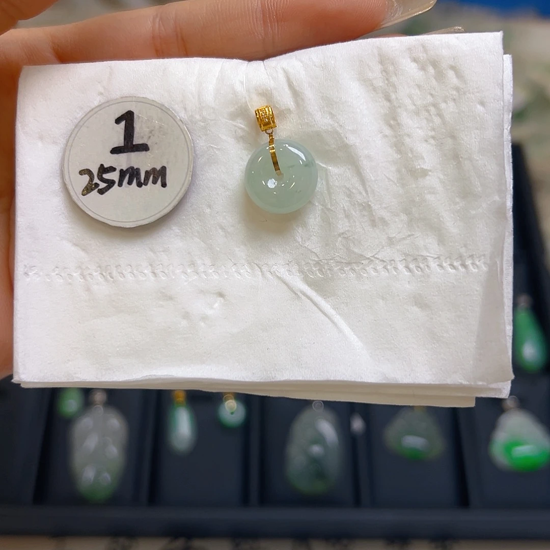 翡翠颈饰18K金镶嵌翡翠