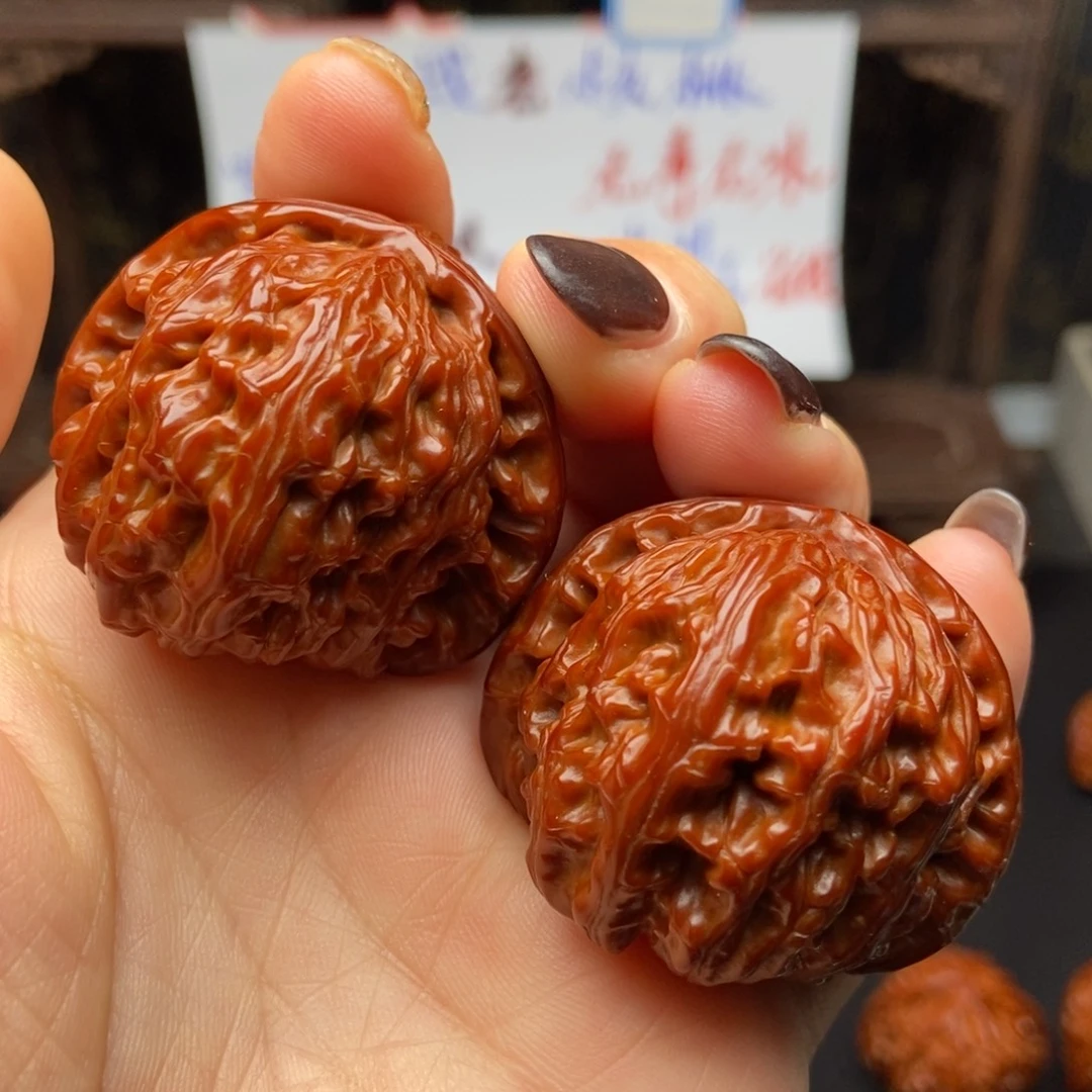 文玩核桃吊坠白狮子