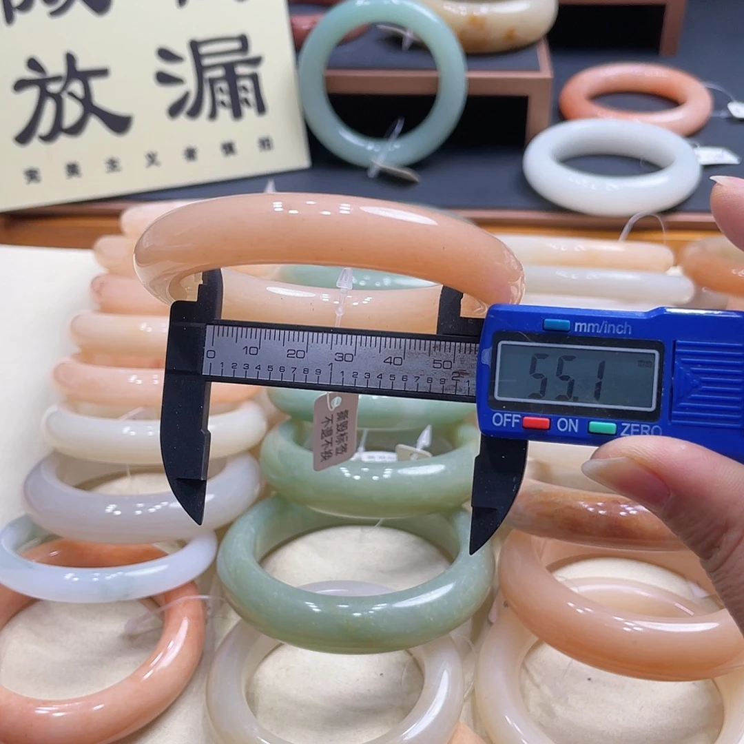 未镶嵌手镯石英岩玉