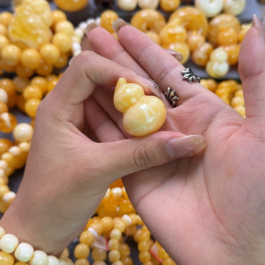 蜜蜡未镶嵌珠宝奇石