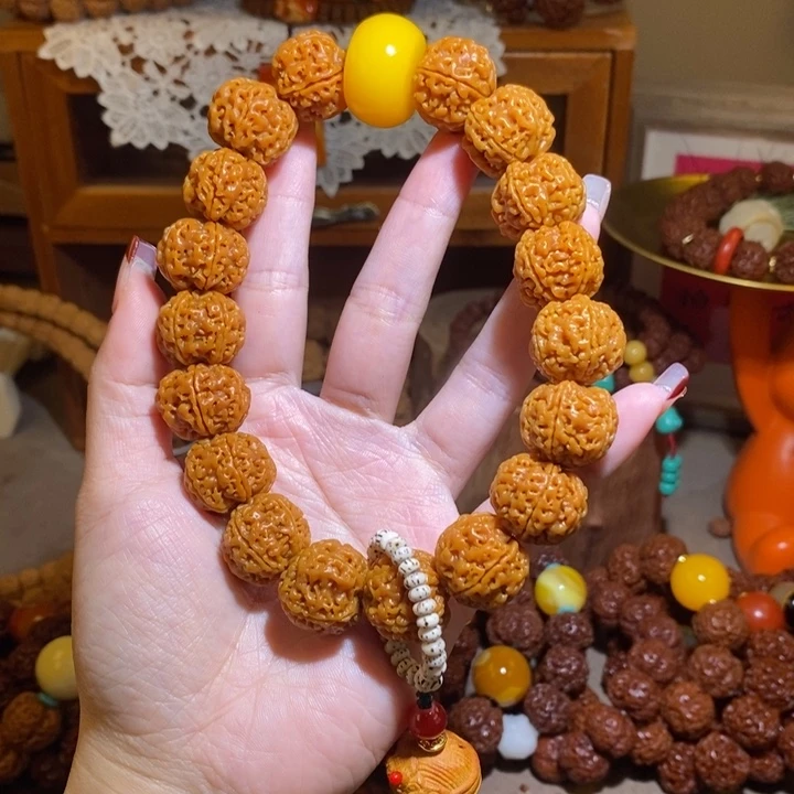 金刚菩提手串195半玉华满肉18颗手持黄桶度母