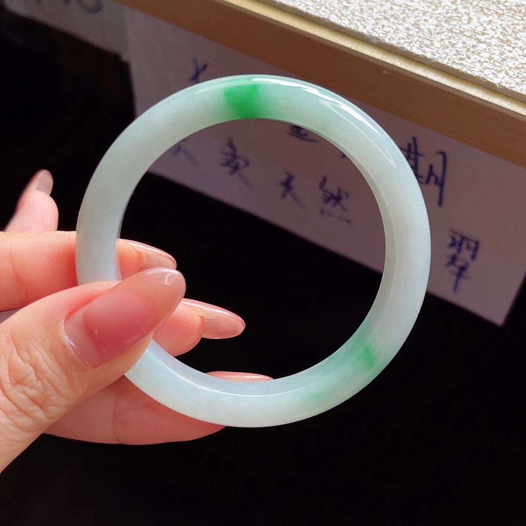 翡翠手镯未镶嵌手镯