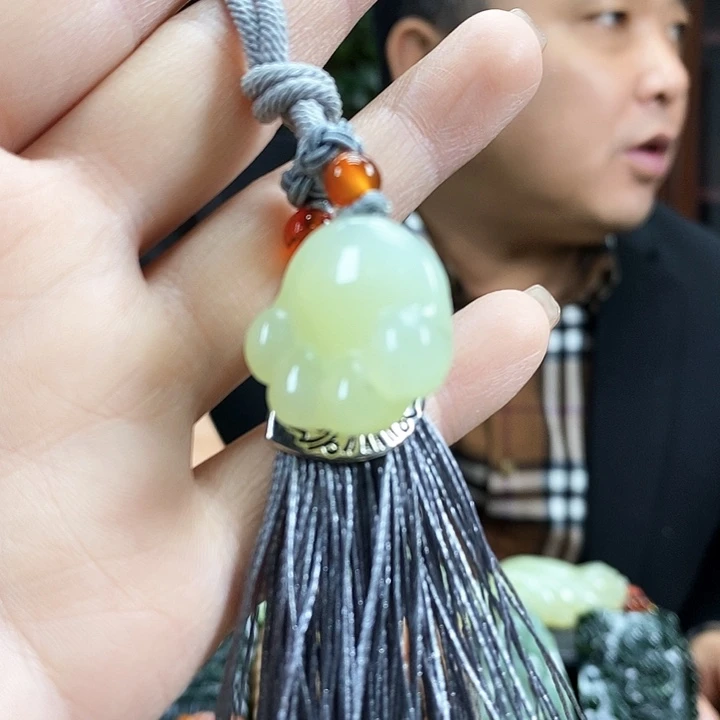 蛇纹石玉吊坠未镶嵌