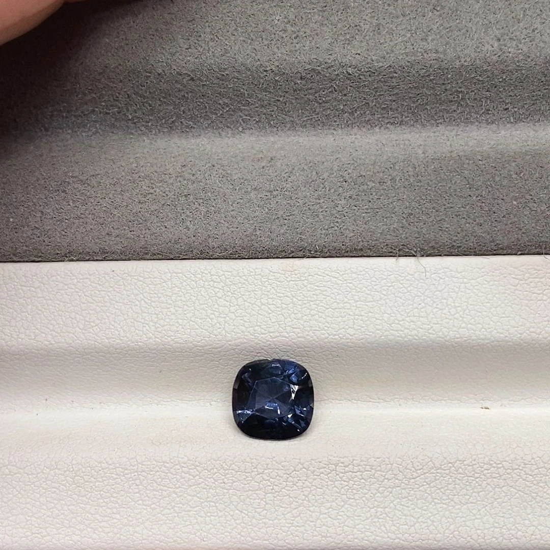 尖晶石裸石2.58克拉天然金属灰尖晶石