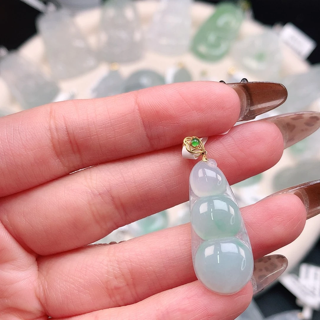 翡翠颈饰18K金镶嵌飘绿豆35、29、12.6、3.6