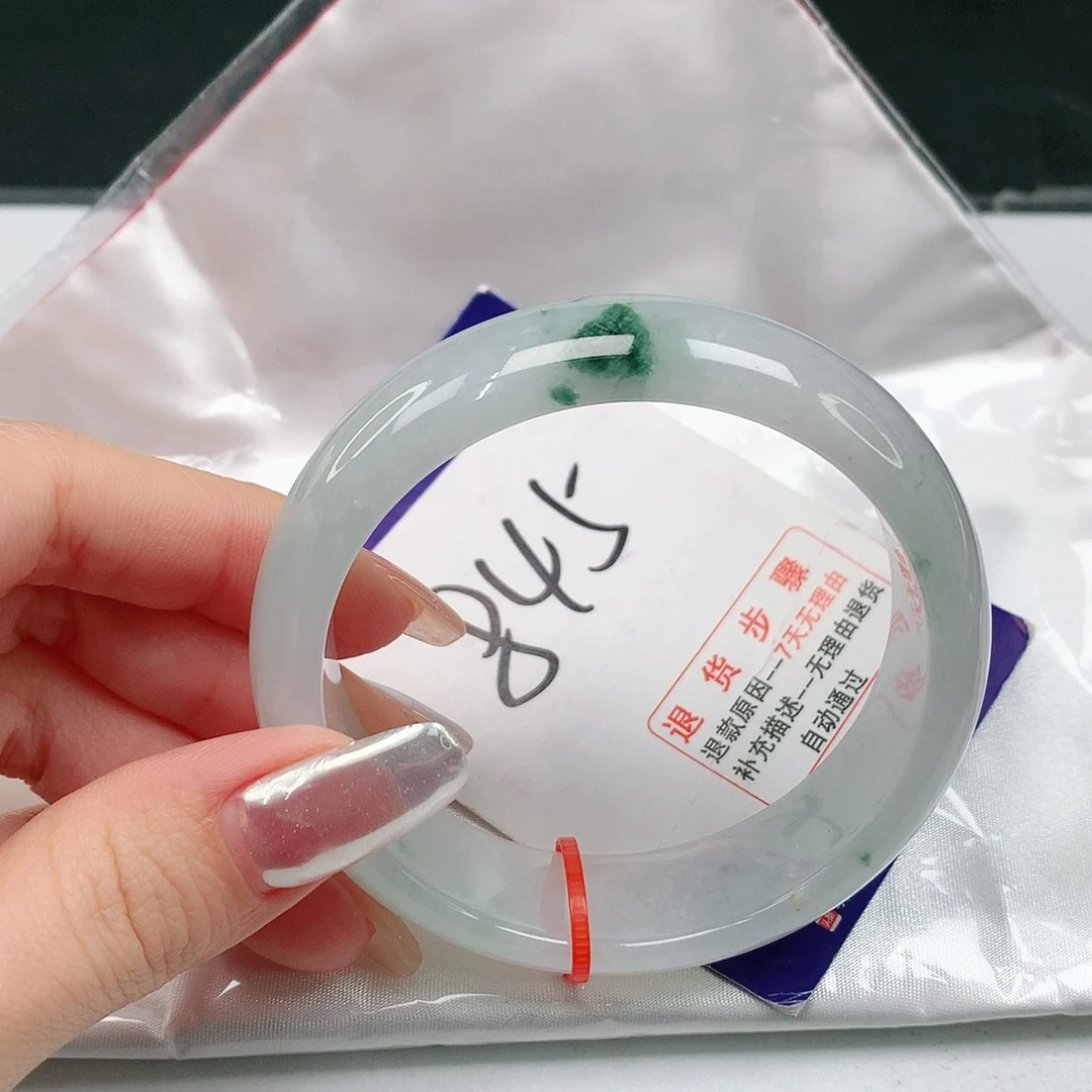 翡翠手镯未镶嵌翡翠手镯