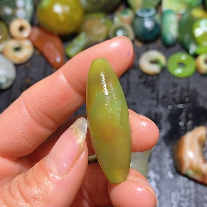 石英质玉颈饰未镶嵌彼*花