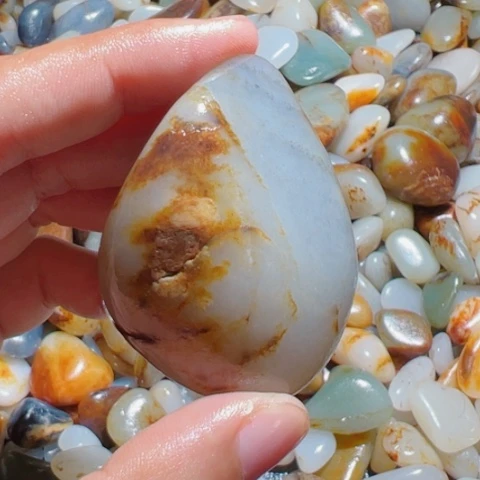 和田玉未镶嵌珠宝奇石67克