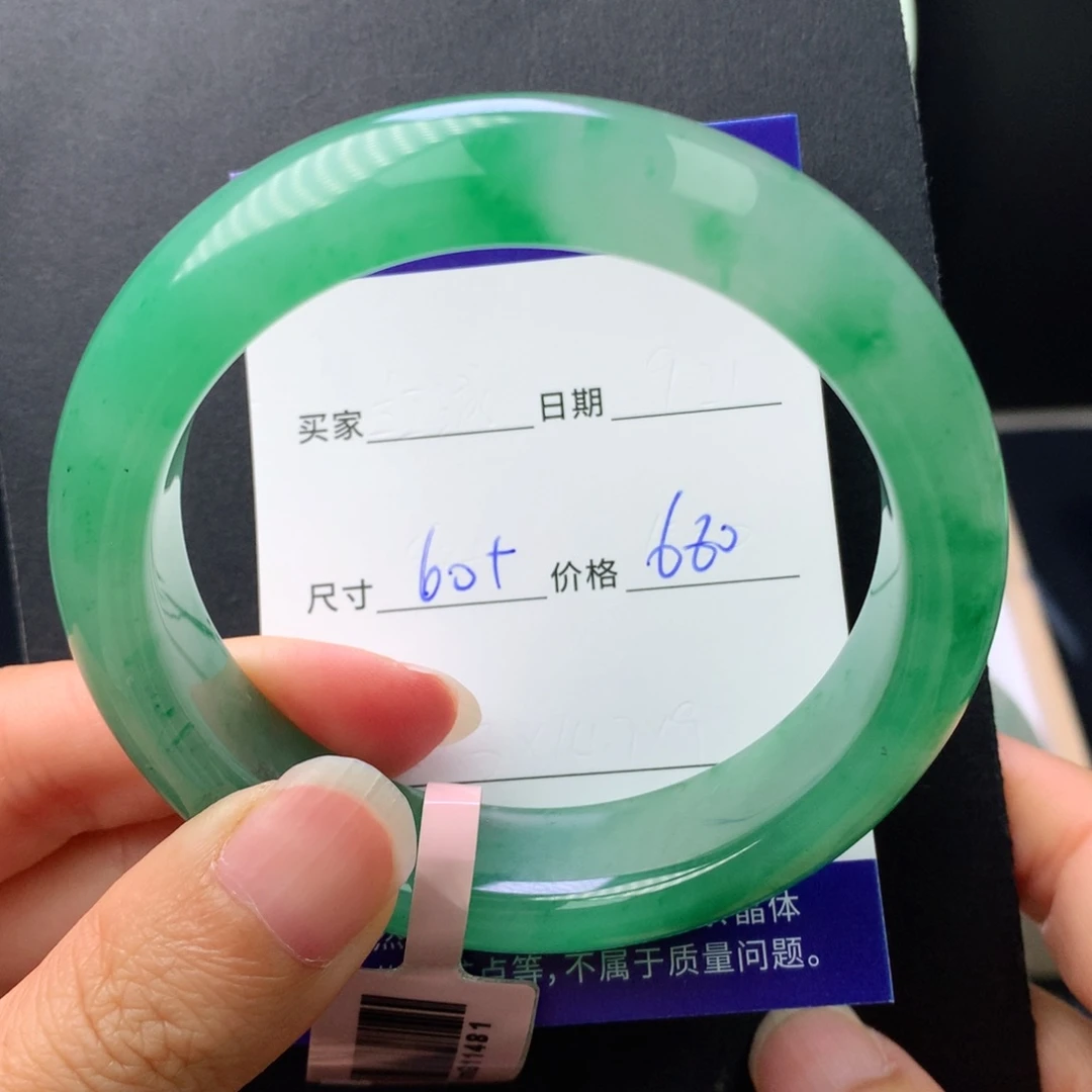 做****石英质玉未镶嵌手镯