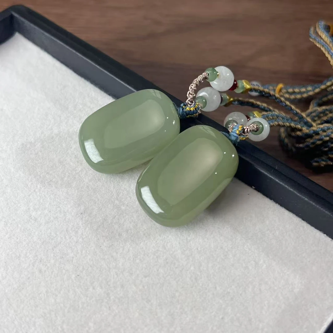 【缺货】和田玉湖水绿面包牌吊坠多样性发一 30*20*11JJY2526