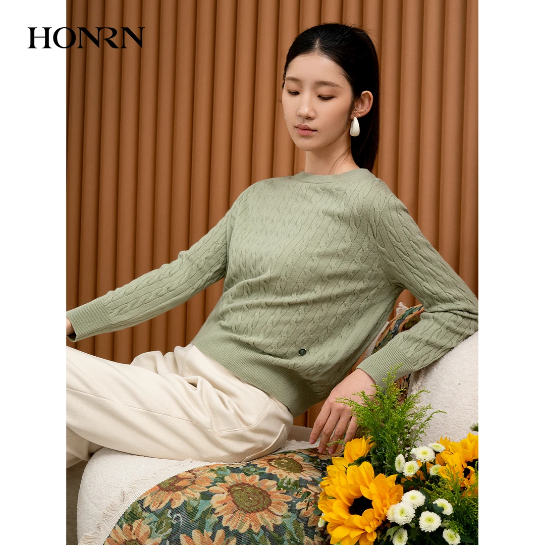 HONRN/红人纯色简约圆领套头麻花宽松羊毛针织毛衣女冬HI55OM682