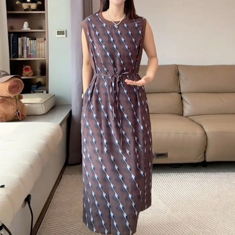 气质优雅通勤风拼接撞色圆领连衣裙女新款轻薄透气显瘦无袖中长裙