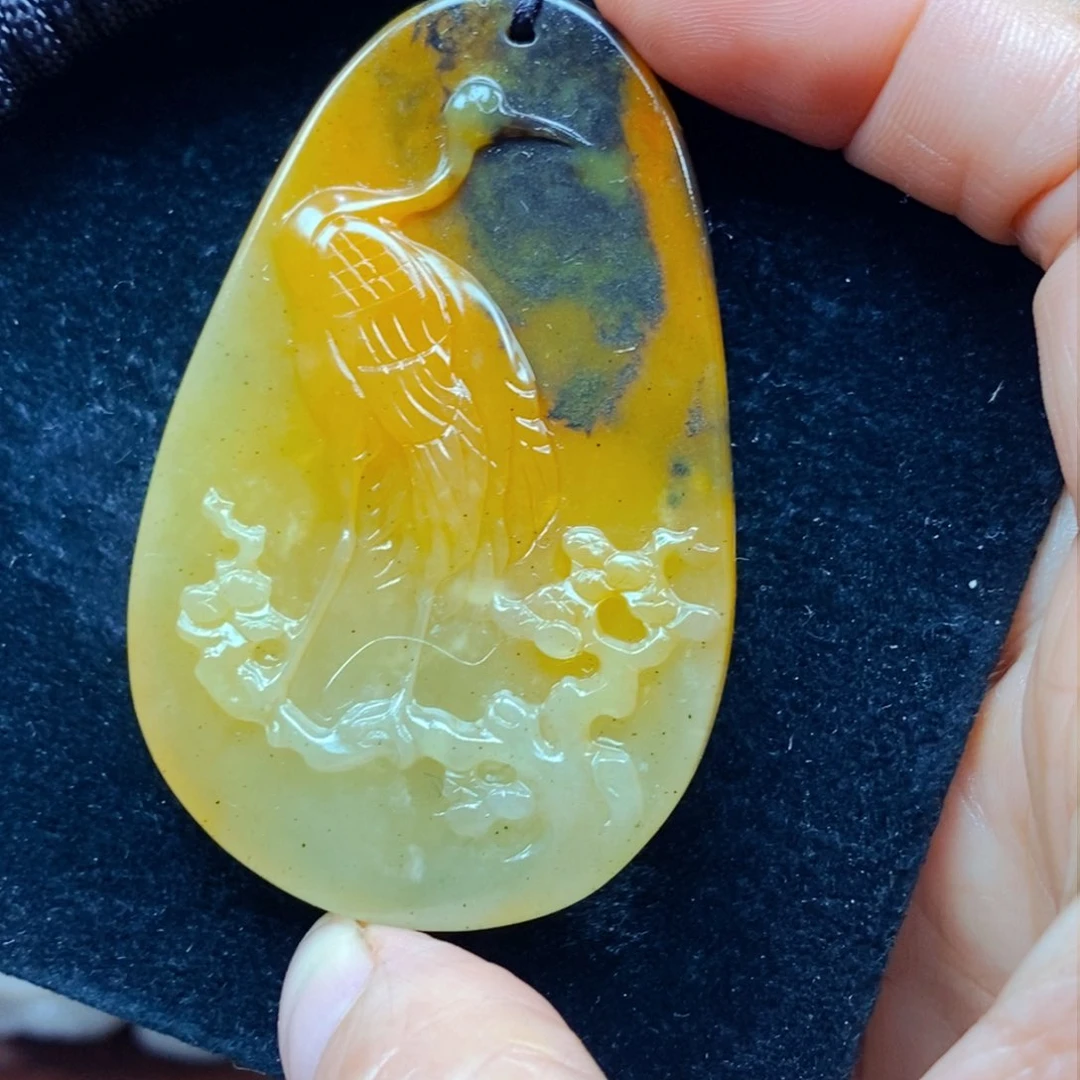 未镶嵌石英质玉（黄龙玉）颈饰