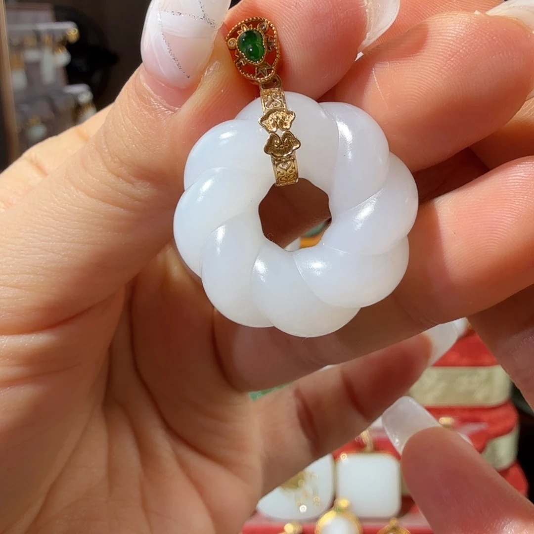 和田玉18K金镶嵌颈饰