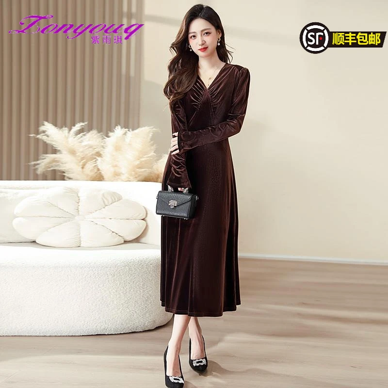 紫雨琪咖色v领金丝绒连衣裙女长裙高端奢华大牌妈妈洋气高贵春秋