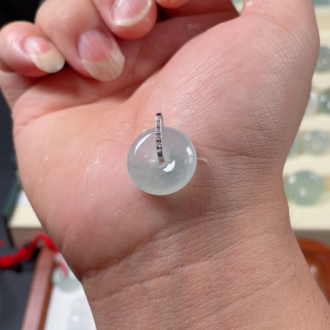 翡翠18K金镶嵌颈饰66789976566788