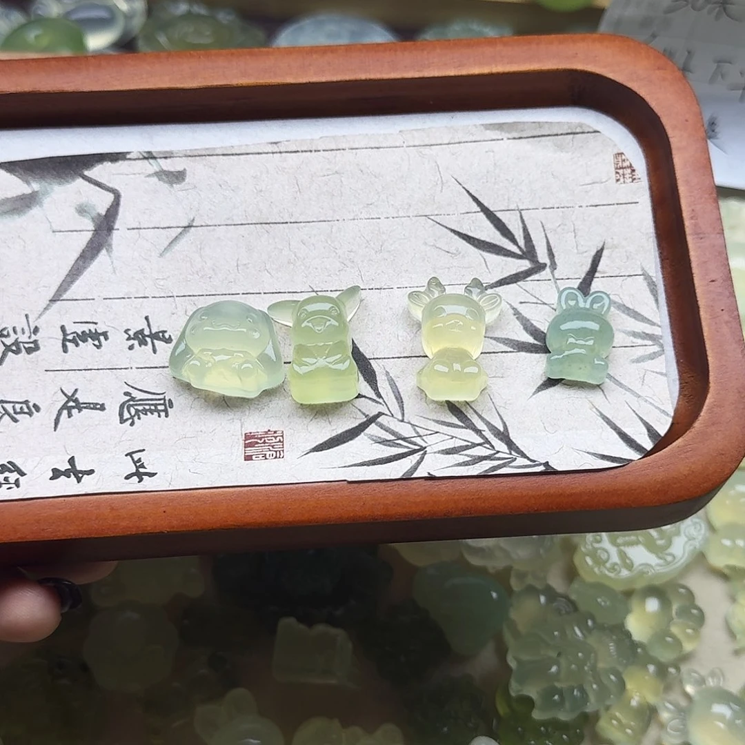 醉***颜蛇纹石玉合金颈饰