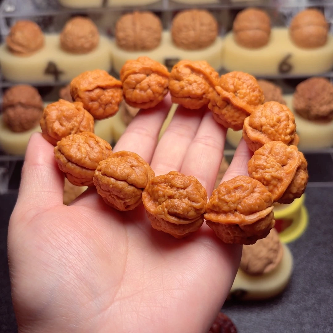 文玩核桃把件爱****拉小云石手串