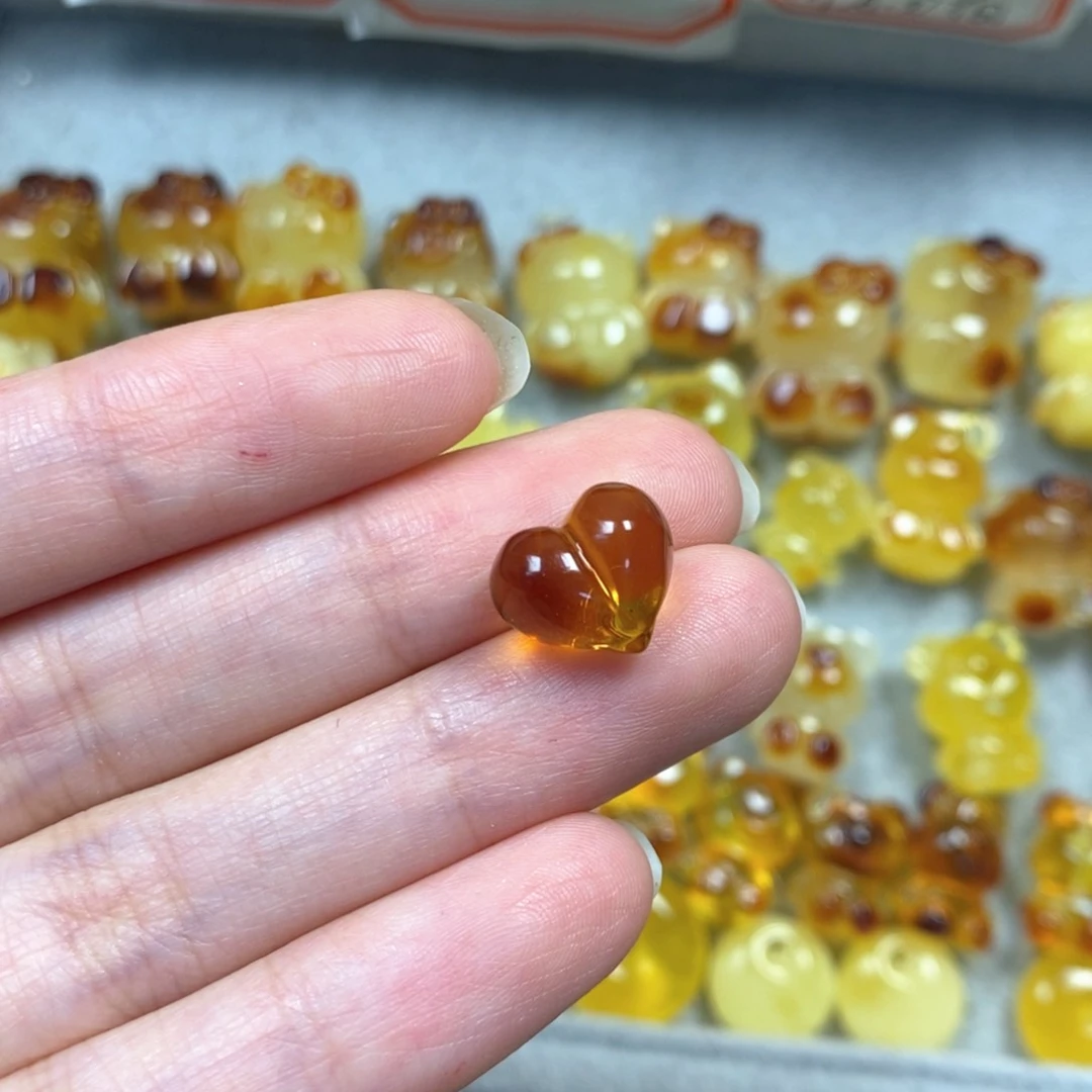 未镶嵌颈饰琥珀屁桃