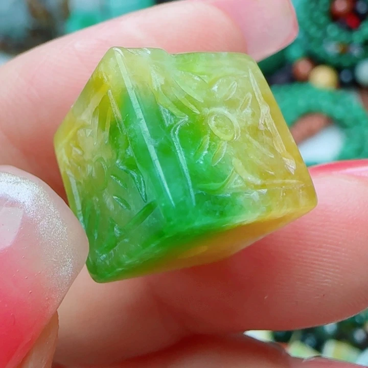翡翠未镶嵌颈饰天然A货10