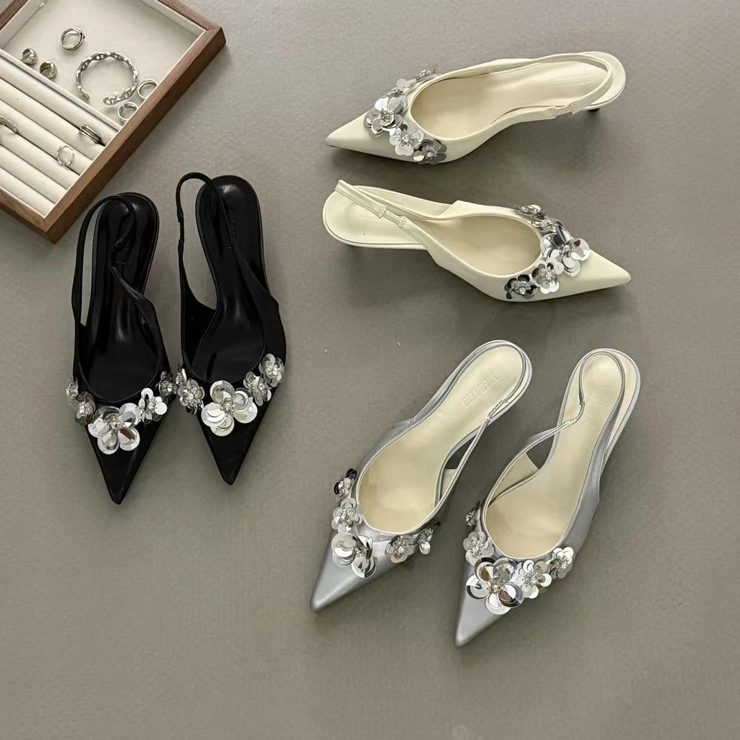 春夏新品~闪闪！杏色亮片装饰尖头一字带后空猫跟单鞋女浅口凉鞋