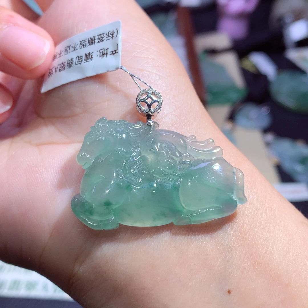 颈饰18K金镶嵌翡翠翡翠