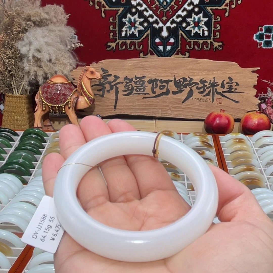 未镶嵌手镯和田玉天然优雅高贵羊脂玉