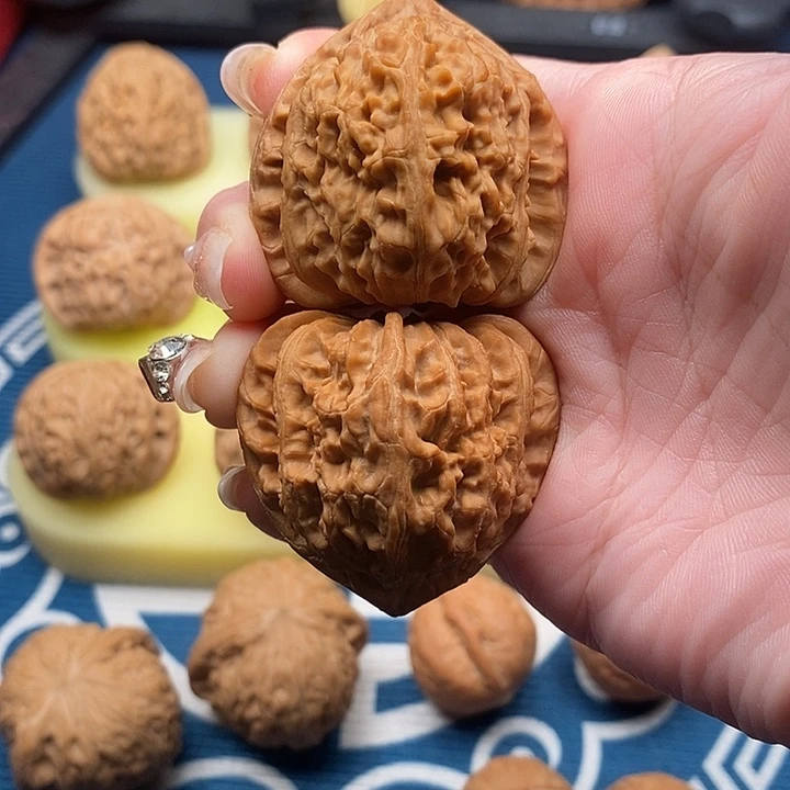 吊坠文玩核桃40三角白