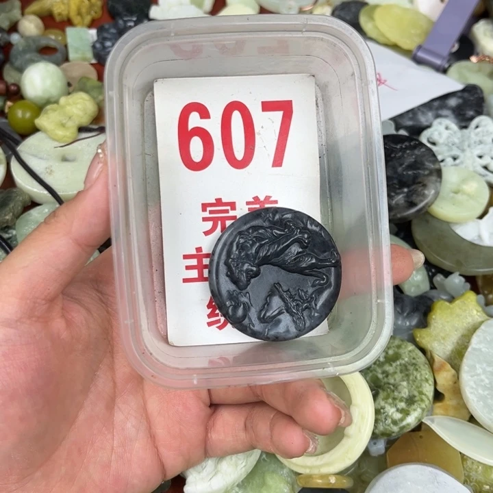 蛇纹石玉足银镀金镶嵌颈饰